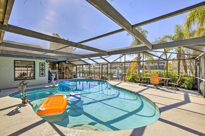Tropical Apollo Beach House w / Pool & Dock!