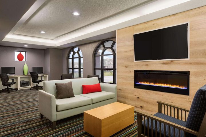 Business Center 18 of 18