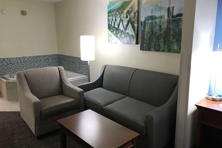 Room 6 of 13