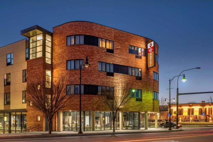 Best Western Plus Philadelphia Airport South at Widener University