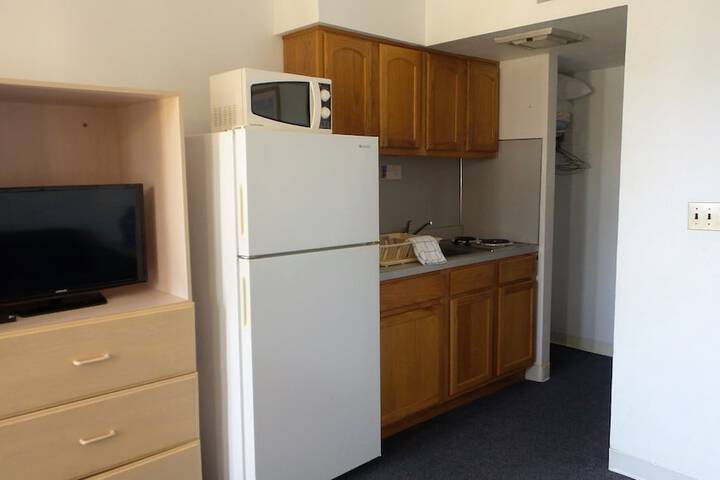 Golden Rail Motel