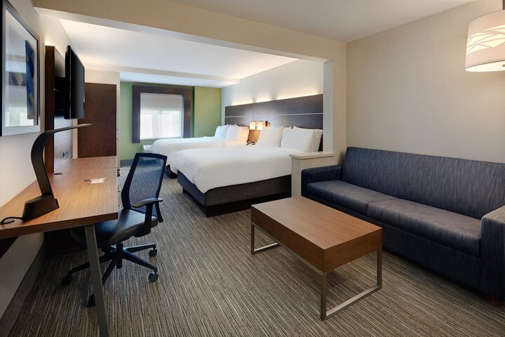 Holiday Inn Express & Suites Bradley Airport by IHG