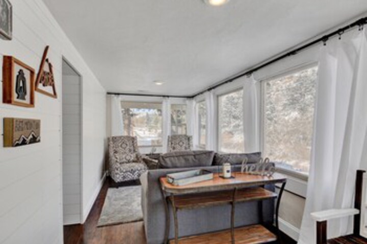 The Chipita Park Cabin