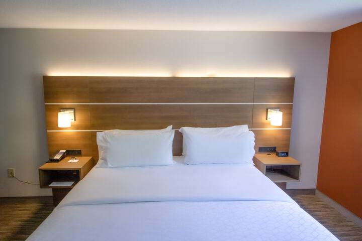 Room 53 of 109