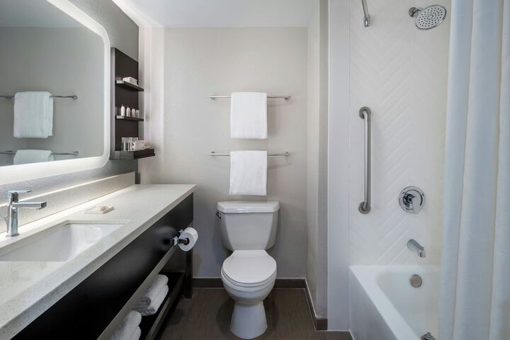 Room 14 of 37