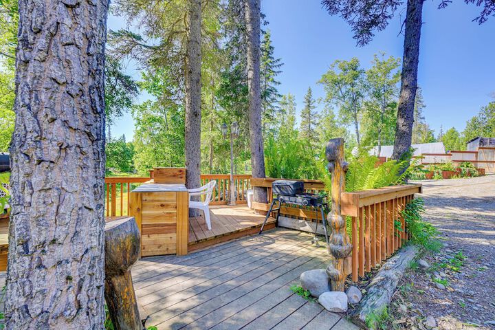 Cozy Kenai Abode w / Private Deck: 5 Mi to Ocean!