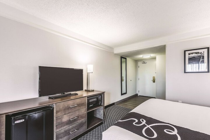 La Quinta Inn & Suites by Wyndham Cincinnati Sharonville