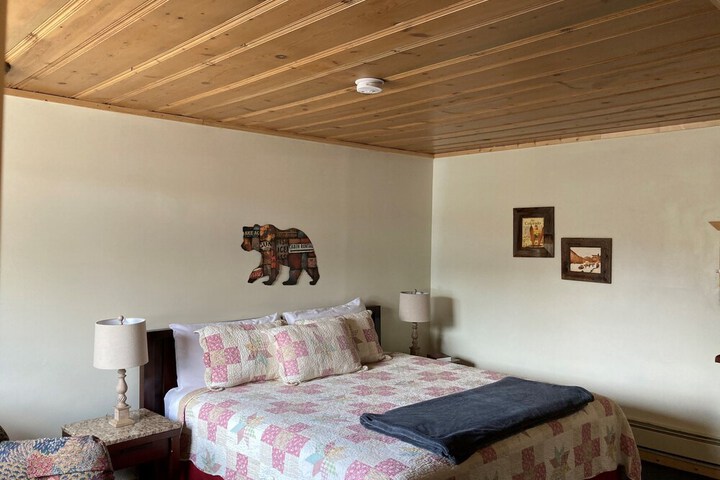 BEARADISE MOTEL