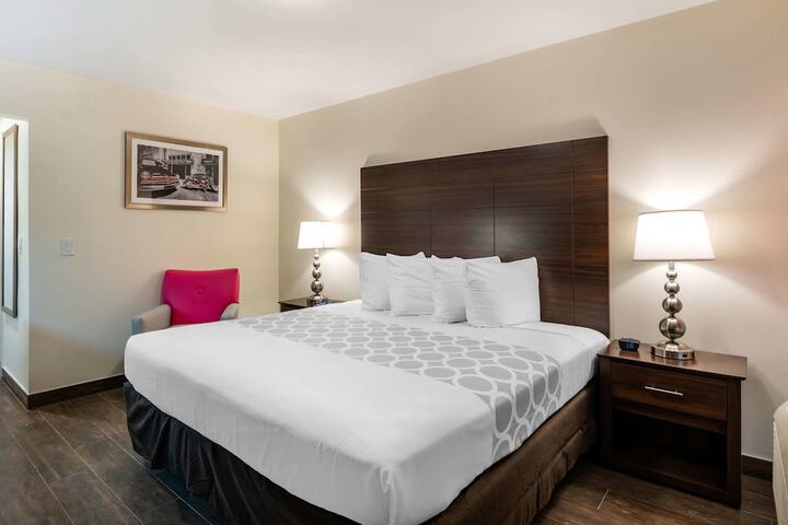 Room 33 of 39