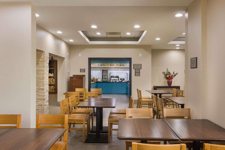 Country Inn & Suites by Radisson St. Petersburg - Clearwater, FL