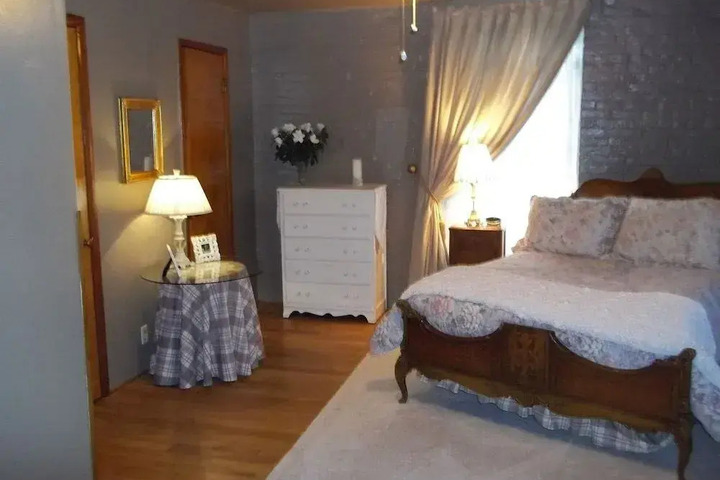 THE RIVERS EDGE EXECUTIVE SUITES