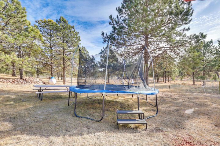 Tiny Cabin w / Outdoor Dining Area - Near Keystone!