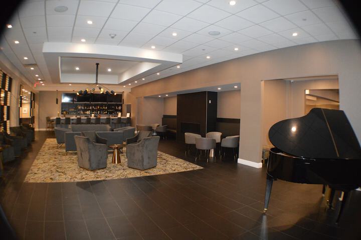 Lounge 79 of 104