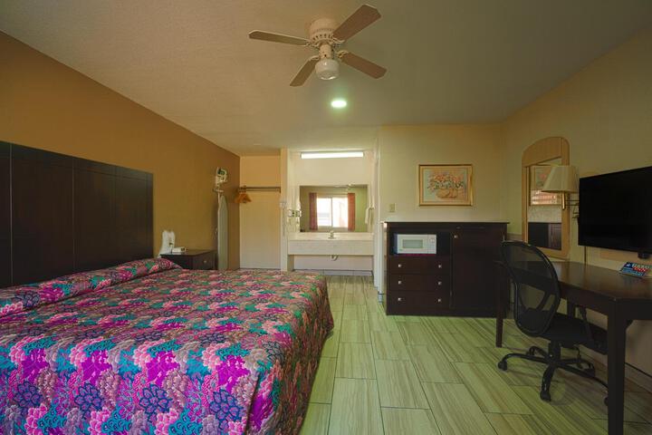 EXECUTIVE INN AND SUITES