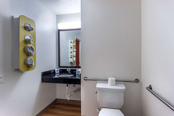 Room 17 of 35