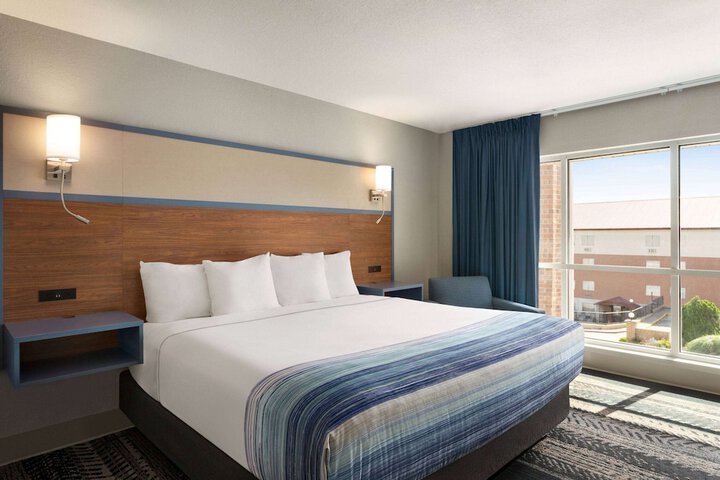 AmericInn by Wyndham Branson & Conference Center