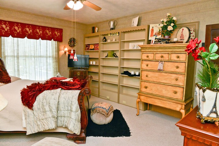Room 14 of 18