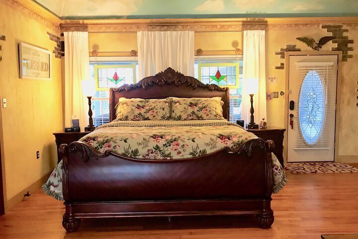The Old Liberty Schoolhouse B & B