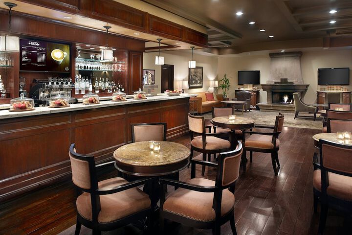 Lounge 39 of 46