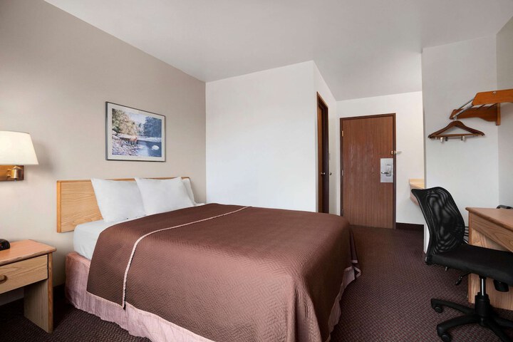 Room 8 of 18