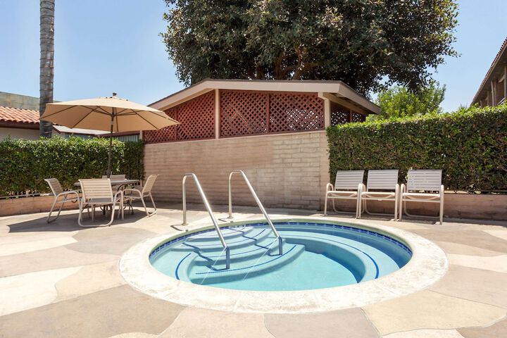 Pool 6 of 25