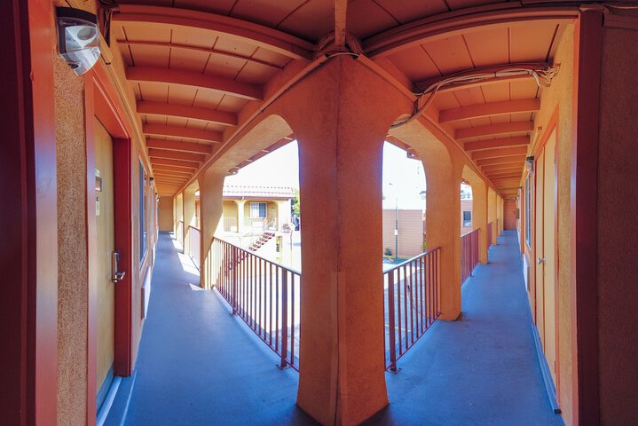 Ballroom/Hall 33 of 39