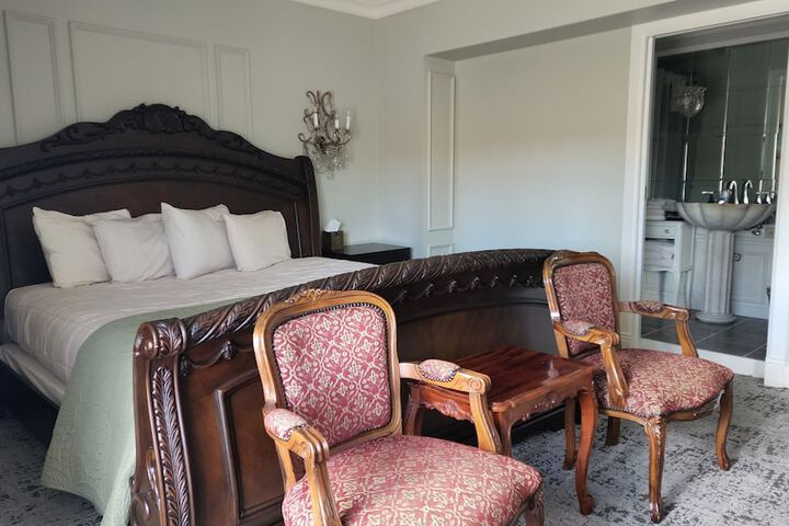 Lowell Inn