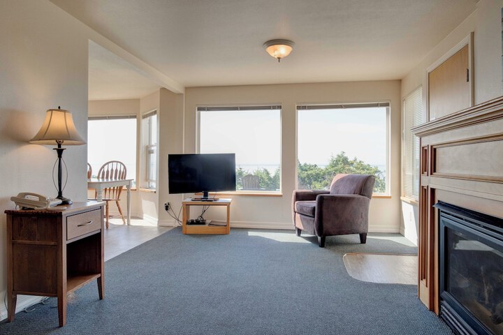 Ester Lee Oceanview Inn