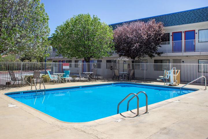 Pool 8 of 37