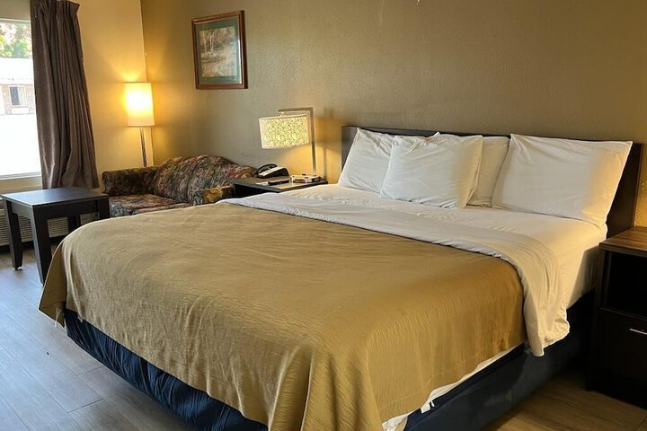 Room 13 of 28