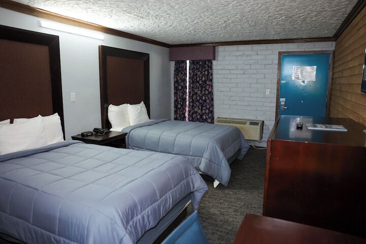 Room 17 of 31