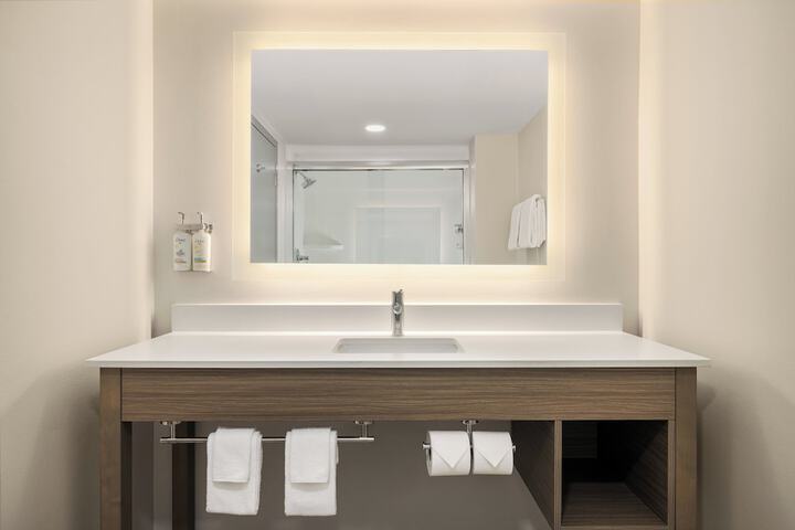 Holiday Inn Express Fayetteville – Fort Bragg by IHG