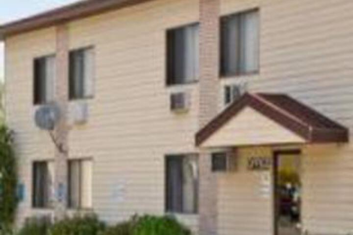Super 8 by Wyndham Pipestone