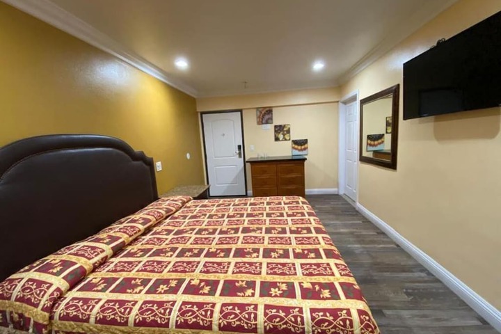 Room 18 of 26