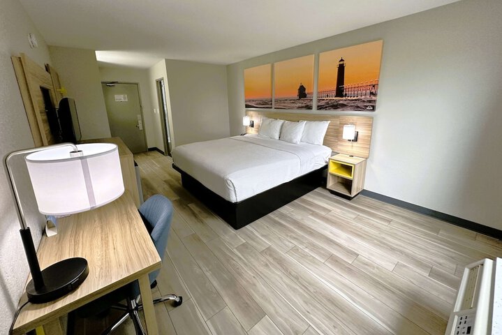Room 11 of 24