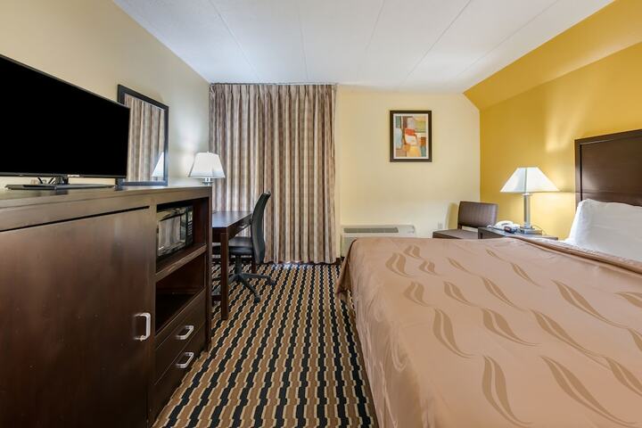 Room 32 of 37