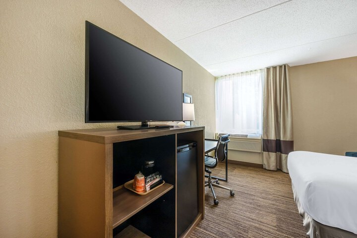 Comfort Inn & Suites East Hartford - Hartford