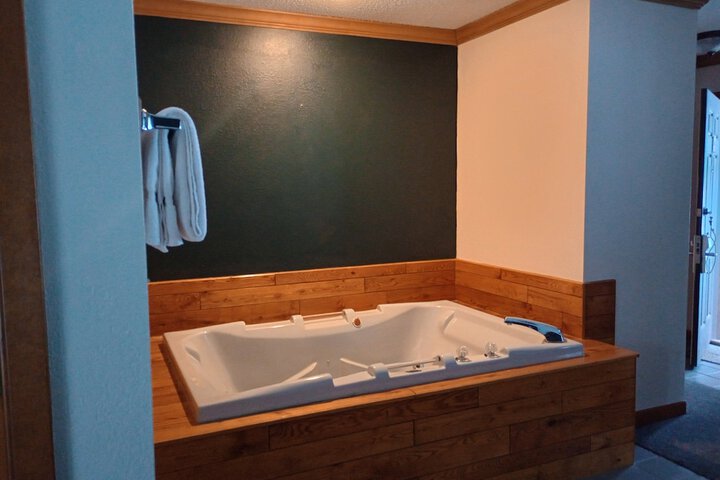 Hot Tub 49 of 54