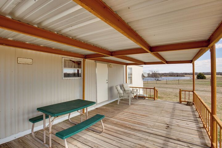 Game Room Fireplaces, On-site Lake! Kaufman Home
