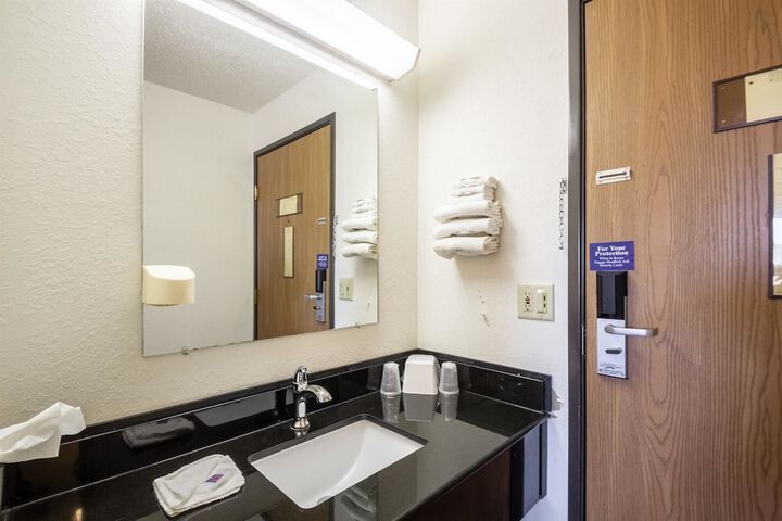 Motel 6 Saukville WI