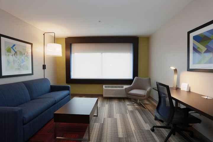 Room 12 of 37
