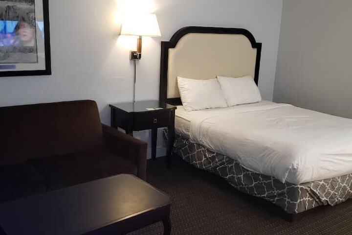 Room 11 of 28