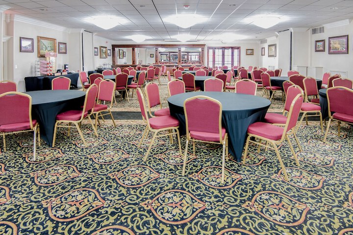 Ballroom/Hall 51 of 56