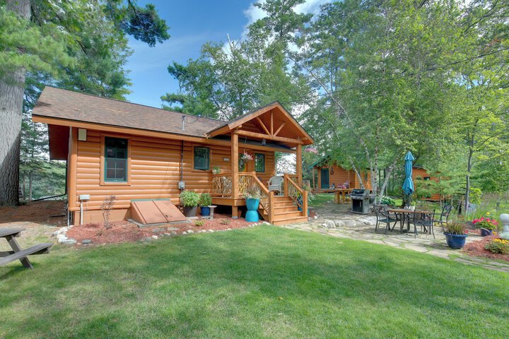 Lakefront Cabin w / Private Dock & Fire Pit!