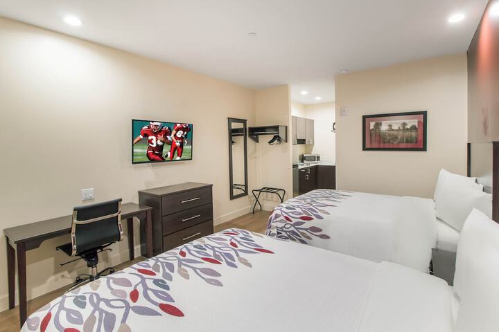 Room 32 of 40