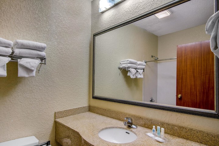 Room 35 of 71