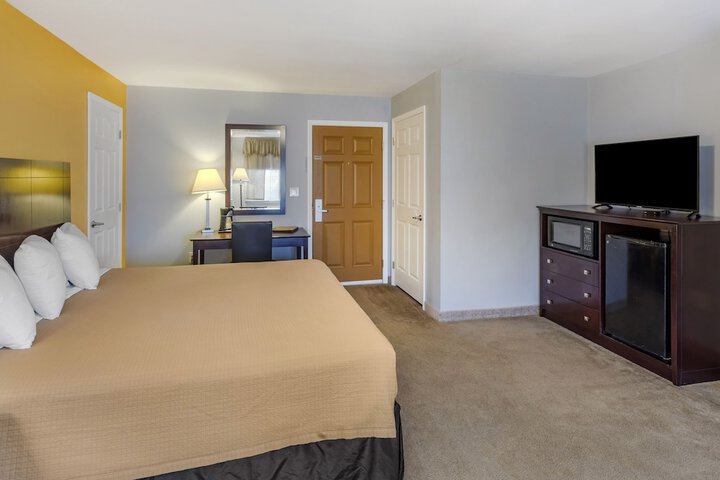 Room 8 of 14