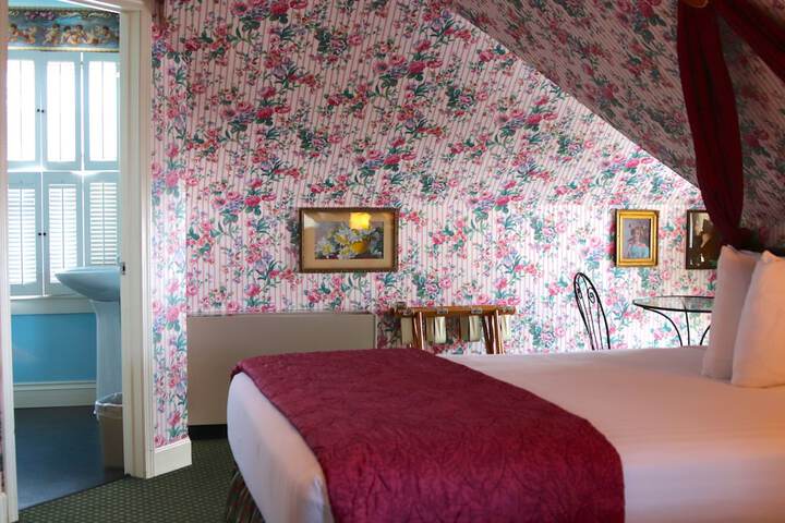Room 107 of 113