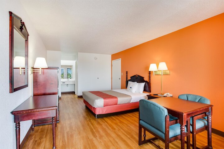 Room 28 of 34