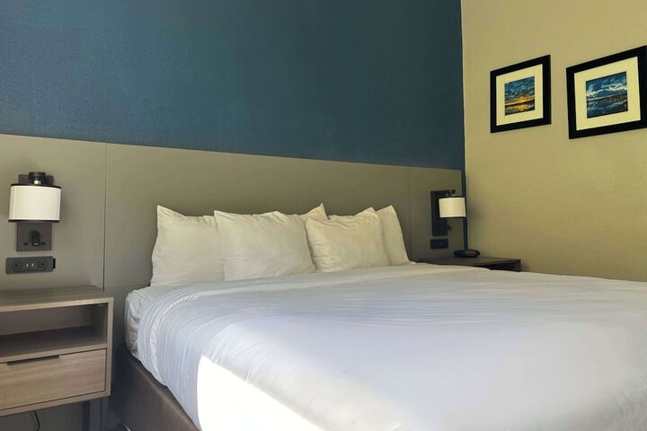 Room 27 of 33